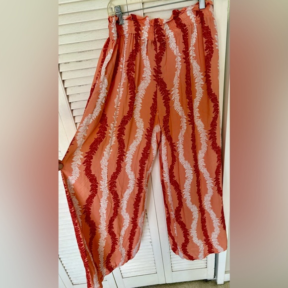 Red and White Orange Leaf Patterned flowey pants - Picture 3 of 7